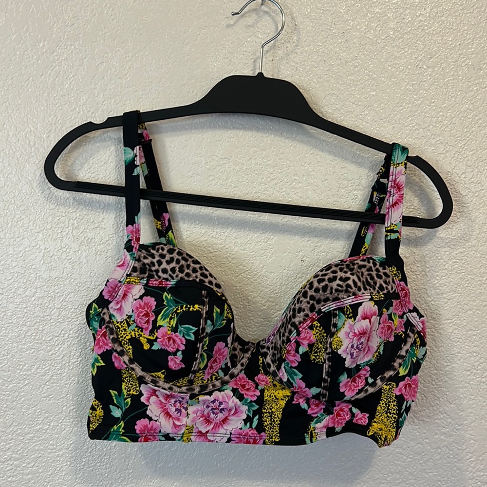Torrid swimsuit top (Torrid Size 0 C/D cup / US size 12/L)